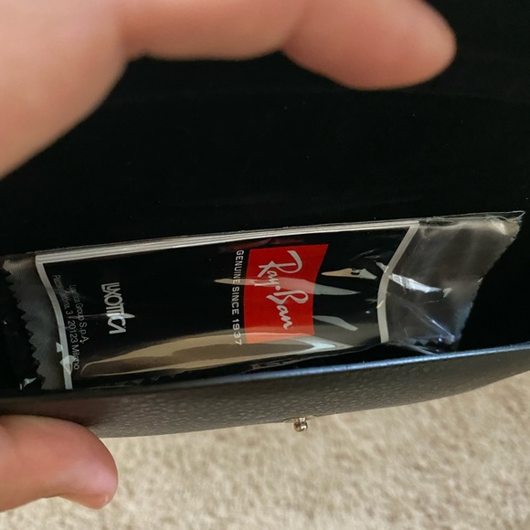 New Wayfarer Ray Ban Polarized Sunglasses - Picture 4 of 5